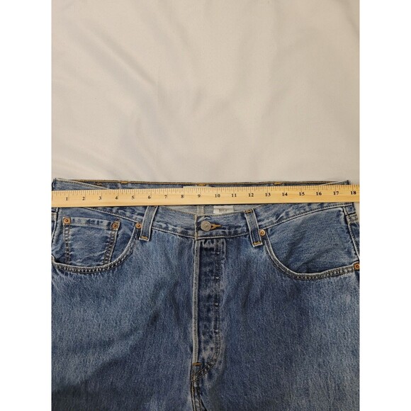 Y2K Levis 501 Jeans Mens Tag 38x30 Actual 36x30 Straight Leg Button Fly Med Wash - Picture 10 of 13